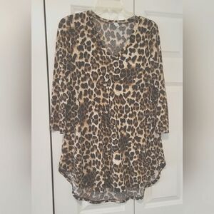 Tiffany Lane animal print blouse size medium